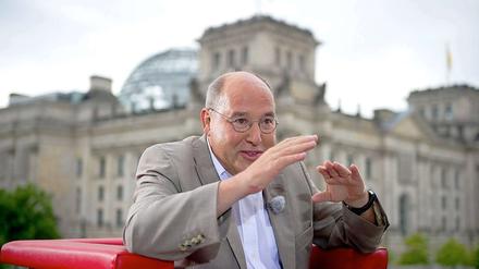 Bevor die Ressorts Kultur und Stadtentwicklung zusammengelegt werden, möchte Gregor Gysi wissen, wer mit dem Senatoren-Posten besetzt werden soll.