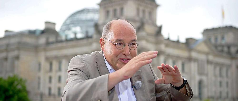 Bevor die Ressorts Kultur und Stadtentwicklung zusammengelegt werden, möchte Gregor Gysi wissen, wer mit dem Senatoren-Posten besetzt werden soll.