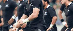 Zungenspieler. Neuseelands Rugbyteam beginnt jedes Match mit dem Haka, dem Einschüchterungstanz der Maori. Foto: dpa