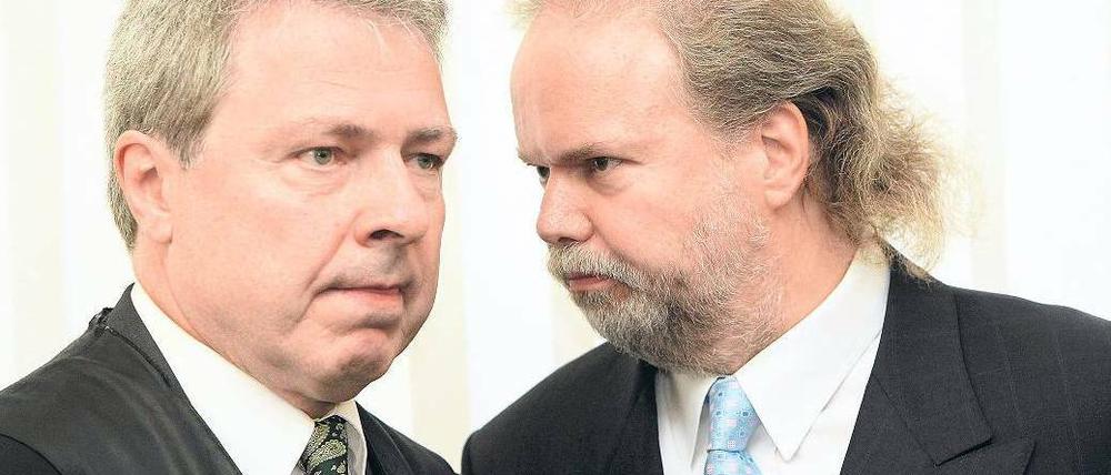„Das Finanzielle ist lösbar.“ Utz Claassen (rechts) mit seinem Anwalt. Foto: dpa