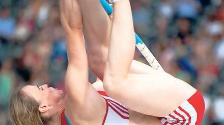 Aufgerollt. Silke Spiegelburg übersprang beim Istaf als Einzige 4,71 Meter. Foto: dpa