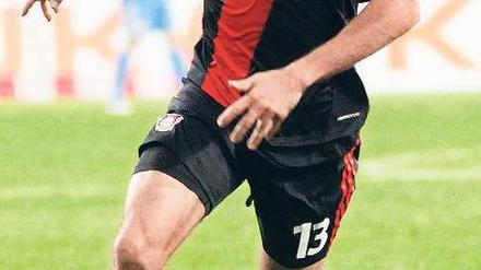 Fleißig bemüht. Leverkusens Michael Ballack fiel nicht weiter auf. Foto: dapd