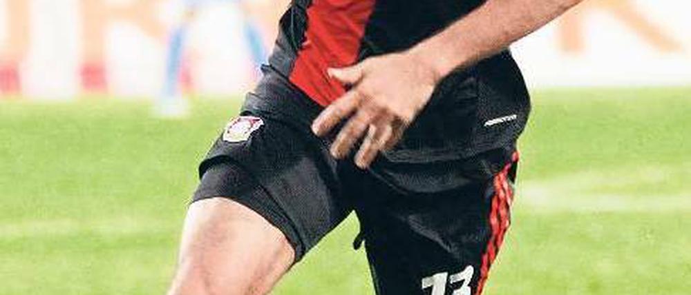 Fleißig bemüht. Leverkusens Michael Ballack fiel nicht weiter auf. Foto: dapd