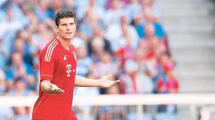 Gomez: So geht ein Hattrick. Foto: dapd