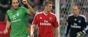 Claudio Pizarro (l.) sorgte mit einem Doppelpack für einen 2:0-Erfolg seiner Bremer über den Hamburger SV. Beide Tore hatte Marko Marin vorbereitet.