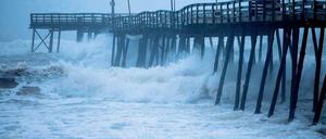 Weltuntergang. Die Zahl der Naturkatastrophen – im Bild „Irene“ in North Carolina – nimmt zu. Im ersten Halbjahr mussten die Versicherer 63 Milliarden US-Dollar zahlen. 