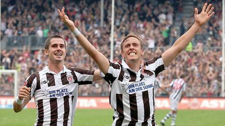 Max Kruse (r.) erzielte beim 4:2-Sieg des FC St. Pauli zwei Tore und wurde zum entscheidenden Mann auf dem Platz.