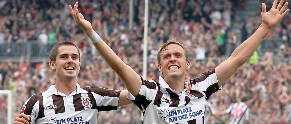 Max Kruse (r.) erzielte beim 4:2-Sieg des FC St. Pauli zwei Tore und wurde zum entscheidenden Mann auf dem Platz.