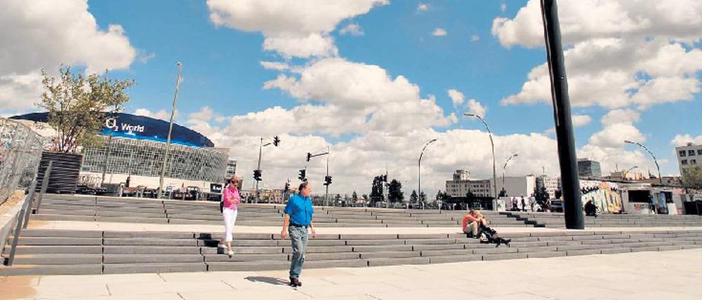 Millionenprojekt. Neubauten entstehen östlich der O2-Arena und sollen auch Platz für Cafés und Geschäfte bieten.