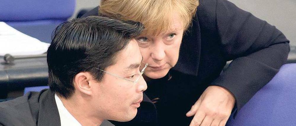 Darf man Hellas jetzt schon verloren geben? Kanzlerin Angela Merkel und Wirtschaftsminister Philipp Rösler haben Timing-Probleme.