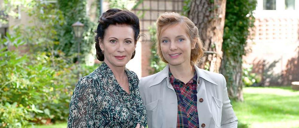 Zehlendorfer Gartenfreuden. In der Kleiststraße entstanden Szenen für die ZDF-Verfilmung des Lebens von Isa Vermehren - mit Iris Berben und Nadja Uhl.