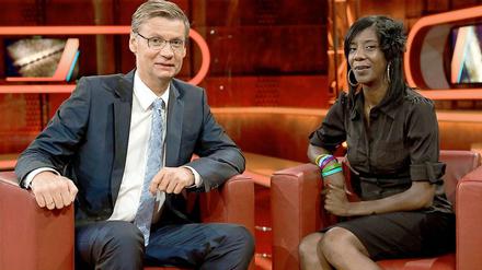 Günther Jauch hatte bei seiner Premiere in der ARD Marcy Borders, die als „Dust Lady“ bekannt gewordene Überlebende der Anschläge auf das World Trade Center zu Gast.