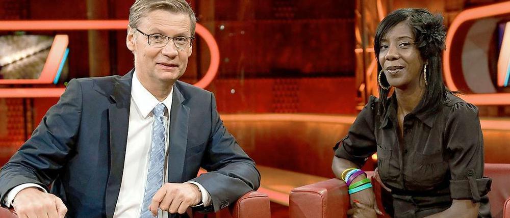 Günther Jauch hatte bei seiner Premiere in der ARD Marcy Borders, die als „Dust Lady“ bekannt gewordene Überlebende der Anschläge auf das World Trade Center zu Gast.
