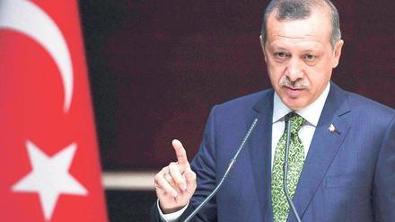Der türkische Premier Erdogan stellt sich außenpolitisch neu auf: Die Allianz mit Israel ist beendet, die arabischen Umbruchländer umarmt er – und stärkt die Rolle der Türkei. Foto: dpa