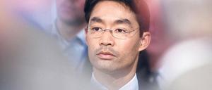 Vom Parteiretter zum Störenfried. Namentlich FDP-Chef Philipp Rösler lasten CDU-Politiker das Schüren von antieuropäische Stimmungen an – während die Opposition ein baldiges Ende von Schwarz-Gelb wittert. Foto: Jochen Zick/Keystone