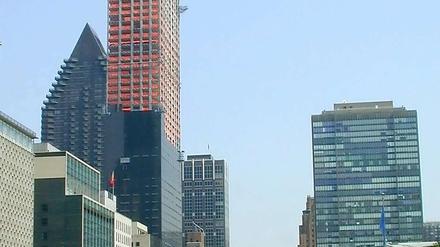 Hier ist New Yorks neues Rekordgebäude noch im Bau. Der "Trump World Tower" ist mit einer Höhe von 249 Metern und 12 Zentimetern das höchste Wohnhaus der Welt.