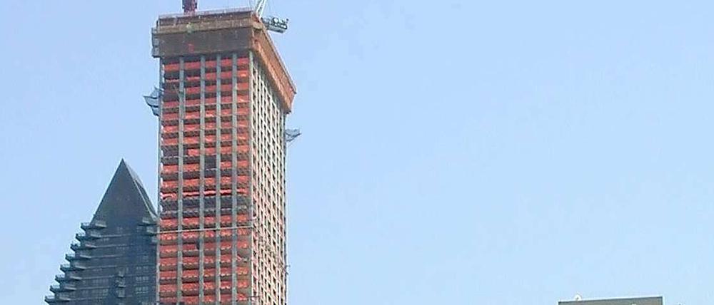 Hier ist New Yorks neues Rekordgebäude noch im Bau. Der "Trump World Tower" ist mit einer Höhe von 249 Metern und 12 Zentimetern das höchste Wohnhaus der Welt. 