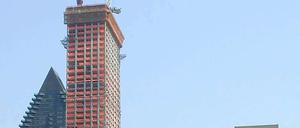 Hier ist New Yorks neues Rekordgebäude noch im Bau. Der "Trump World Tower" ist mit einer Höhe von 249 Metern und 12 Zentimetern das höchste Wohnhaus der Welt.