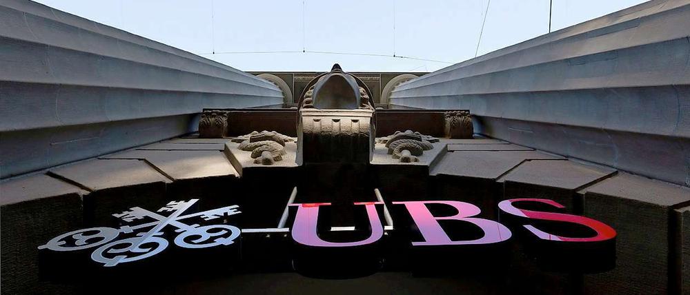 Den Blick nach oben richten. Die UBS in Zürich blickt nach der Zockerei eines Händlers erst einmal in den Abgrund.