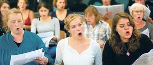 Nörgelbürger. Die Stimmung bei der Chorprobe vor dem Auftritt am Sonnabend ist großartig. 