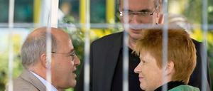 "Uns wehte der Wind ins Gesicht", sagte der Spitzenkandidat der Linken, Harald Wolf (Mitte), hier mit Gregor Gysi und Petra Pau.