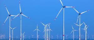 Der Ausbau der Windkraft war ins Stocken geraten, nun kommt er langsam wieder in die Gänge.