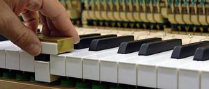 Bezirkliche Musiklehrern protestieren dagegen, dass sie als Angestellte rentenversichert werden. 