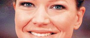 Hannah Herzsprung lächelt auch bei Regenwetter. Im neuen Film "Hell" spielt sie die Rolle der Marie.