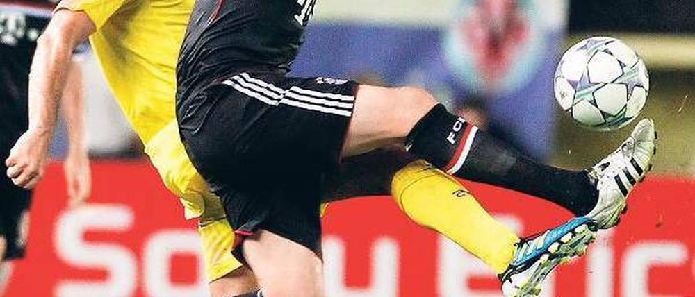 Spritzig. Bayerns Mittelfeldspieler Toni Kroos (vorn) erzielte gegen Villarreal ein Tor und bekam später von seinem Trainer Jupp Heynckes viel Lob. Foto: Reuters