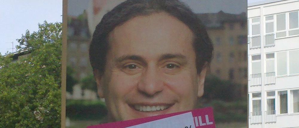 Ein Dankeschön mal anders herum: Der Kreuzberger Grünen-Kandidat Turgut Altug bedankt sich nach der Wahl auf originelle Art bei seinen Wählern. 