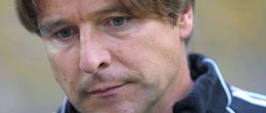 Nach sechs sieglosen Spielen muss Michael Oenning seinen Trainerposten beim Hamburger SV räumen.