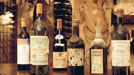 Flüssiges Gold. Manch ein Wein, der im Weinkeller des weltbekannten Pariser Restaurants „La Tour d’Argent“ lagern, ist mehrere Tausend Euro wert. Foto: dpa