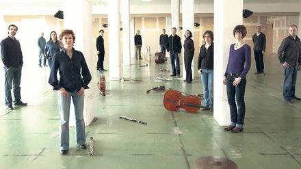 Mission Raumklang. Das Kammerensemble Neue Musik tritt fast jede Woche auf und sucht sein Publikum jenseits von Konzertsälen. Foto: David Baltzer