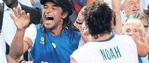 Er singt schon wieder. Yannick Noah feiert in Kaunas mit seinem Sohn. Foto: dpa
