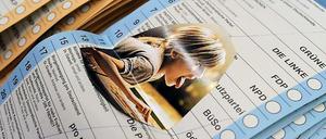 Ätsch, ungültig. So kann man seine Stimme natürlich auch verschenken. Die Briefwähler, deren Stimmzettel im Müll gefunden wurden, wollten das aber wohl nicht.