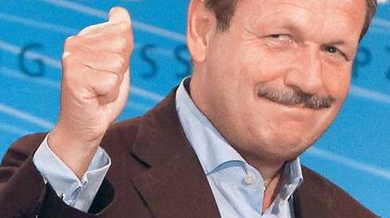 Siegerpose. Frank Bsirske wurde mit 94,7 Prozent der Stimmen wiedergewählt. 