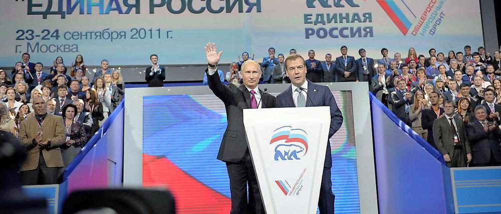 Russlands Präsident Dmitri Medwedew und Premierminister Wladimir Putin sind zwei, die sich verstehen und gegenseitig unterstützen.