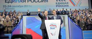 Russlands Präsident Dmitri Medwedew und Premierminister Wladimir Putin sind zwei, die sich verstehen und gegenseitig unterstützen.