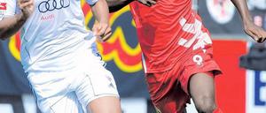 Nicht zu stoppen. Unions John Jairo Mosquera (re.) hat derzeit einen Lauf. Foto: dpa