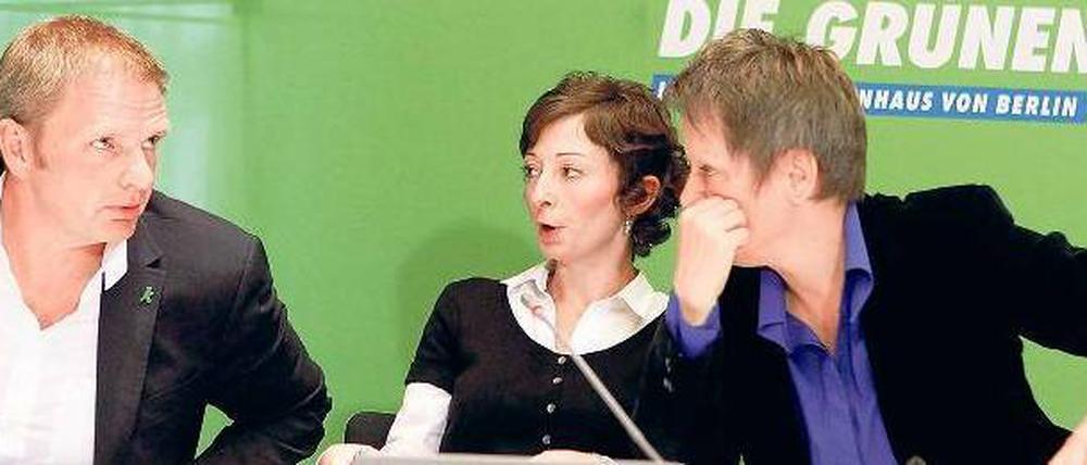 Redebedarf. Spitzenkandidatin Renate Künast (rechts) will wie Volker Ratzmann (links) und Ramona Pop eine neue grüne Politik in der Stadt – das Wie ist allerdings noch zu klären.