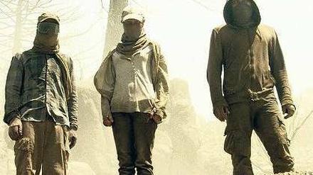 Nach der Klimakatastrophe. Auf der Suche nach Wasser in einer verdorrten Welt: Lars Eidinger, Hannah Herzsprung, Stipe Erceg. Foto: Paramount Pictures