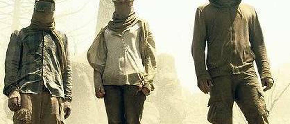 Nach der Klimakatastrophe. Auf der Suche nach Wasser in einer verdorrten Welt: Lars Eidinger, Hannah Herzsprung, Stipe Erceg. Foto: Paramount Pictures