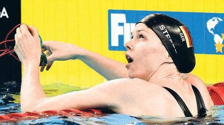 Kommt da noch was? Britta Steffen versucht, ihren WM-Vorlauf zu verstehen. Ihre anschließende Flucht könnte Folgen haben. Foto: dapd