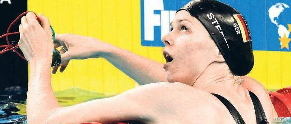 Kommt da noch was? Britta Steffen versucht, ihren WM-Vorlauf zu verstehen. Ihre anschließende Flucht könnte Folgen haben. Foto: dapd
