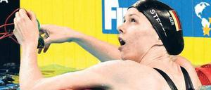 Kommt da noch was? Britta Steffen versucht, ihren WM-Vorlauf zu verstehen. Ihre anschließende Flucht könnte Folgen haben. Foto: dapd