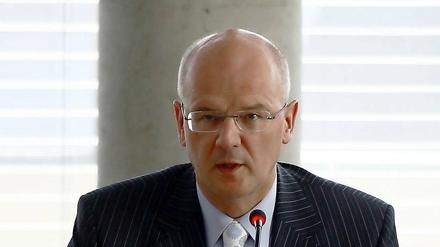 Ein Angriff auf den Koalitionspartner? Siegfried Kauder (CDU) schlägt vor: Wer nach mehrmaliger Ermahnung weiter illegal Daten aus dem Netz zieht, dem soll mehrere Wochen lang der Zugang zum Internet versperrt werden. 