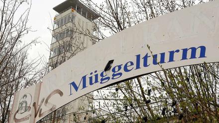 Gerade noch wurde das 50-jährige Bestehen des Müggelturmes gefeiert, doch schon steuert das Land auf einen Rechtsstreit mit dem Besitzer zu.