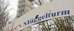 Gerade noch wurde das 50-jährige Bestehen des Müggelturmes gefeiert, doch schon steuert das Land auf einen Rechtsstreit mit dem Besitzer zu. 