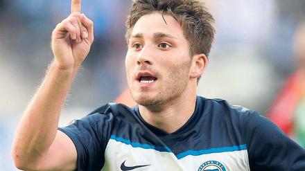 Ich war’s, Herr Babbel. Tunay Torun macht nicht nur mit seinen Treffern für Hertha auf sich aufmerksam. Foto: dpa