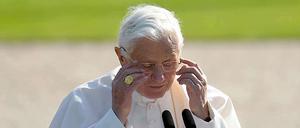 Viel geredet, aber nicht das Entscheidende gesagt: Papst Benedikt XVI. und das Thema Kindesmissbrauch in der Katholischen Kirche.